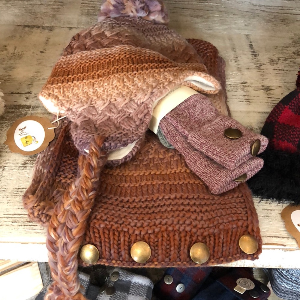 20% off Braided hat, scarf and boot sock set.